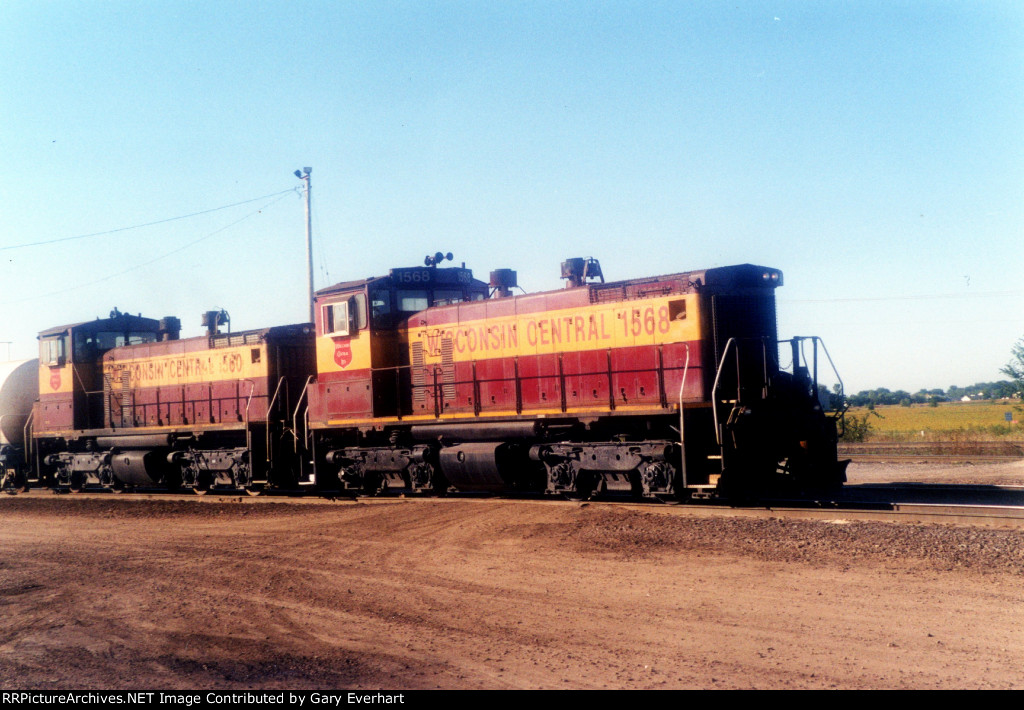 WC SW1500 1568 & 1560 - Wisconsin Central